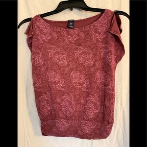 Pretty Gap top with slit sleeves